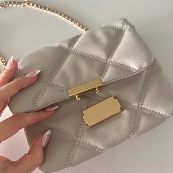 Tan Beige Gold Chain Puffer Quilted Purse - Picture 3 of 6